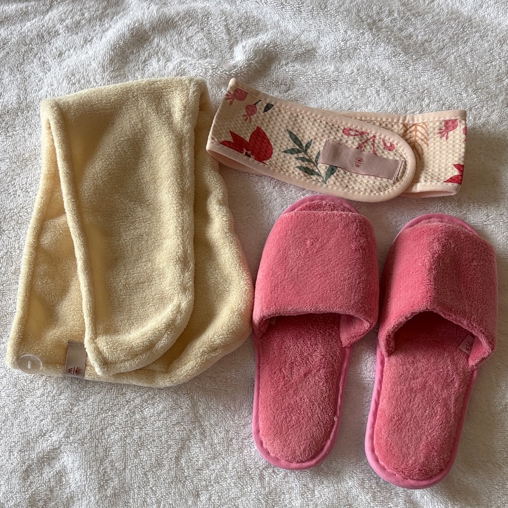 Plush Pink Spa Slippers & Accessories Set - Women's Bath & Body